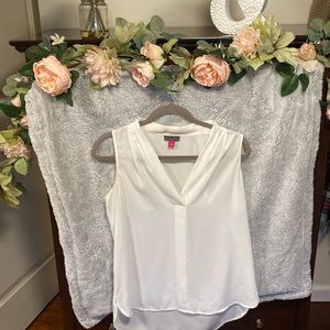 Vince Camuto, sleeveless, V-neck blouse in white size small.